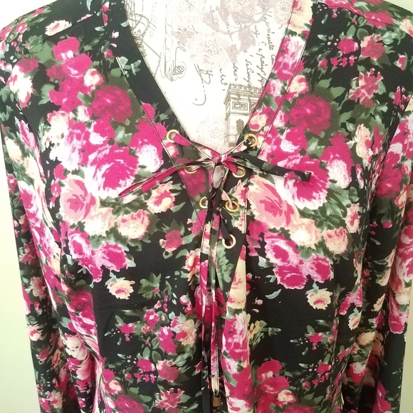 GUESS TOP. - Picture 3 of 7